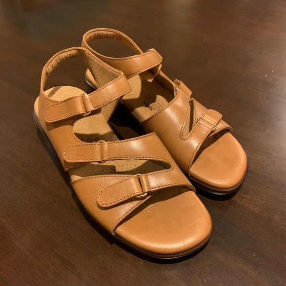 BRAND NEW SAS SANDALS - Picture 2 of 3